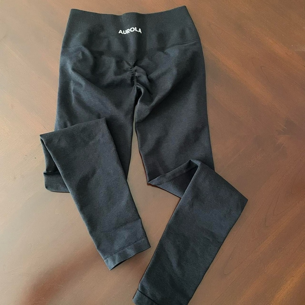 Aurola Women's Black High-Rise Performance Leggings
